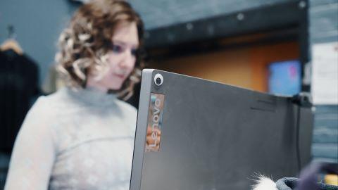 冷酷苍白的蓝色氛围