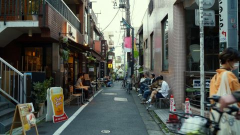 惊惧青影夜雾冷绿